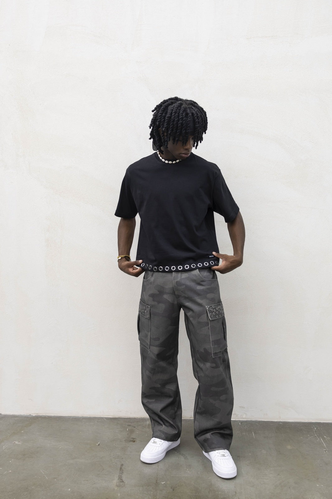 T-Shirt Crop Borchie Black Present Day