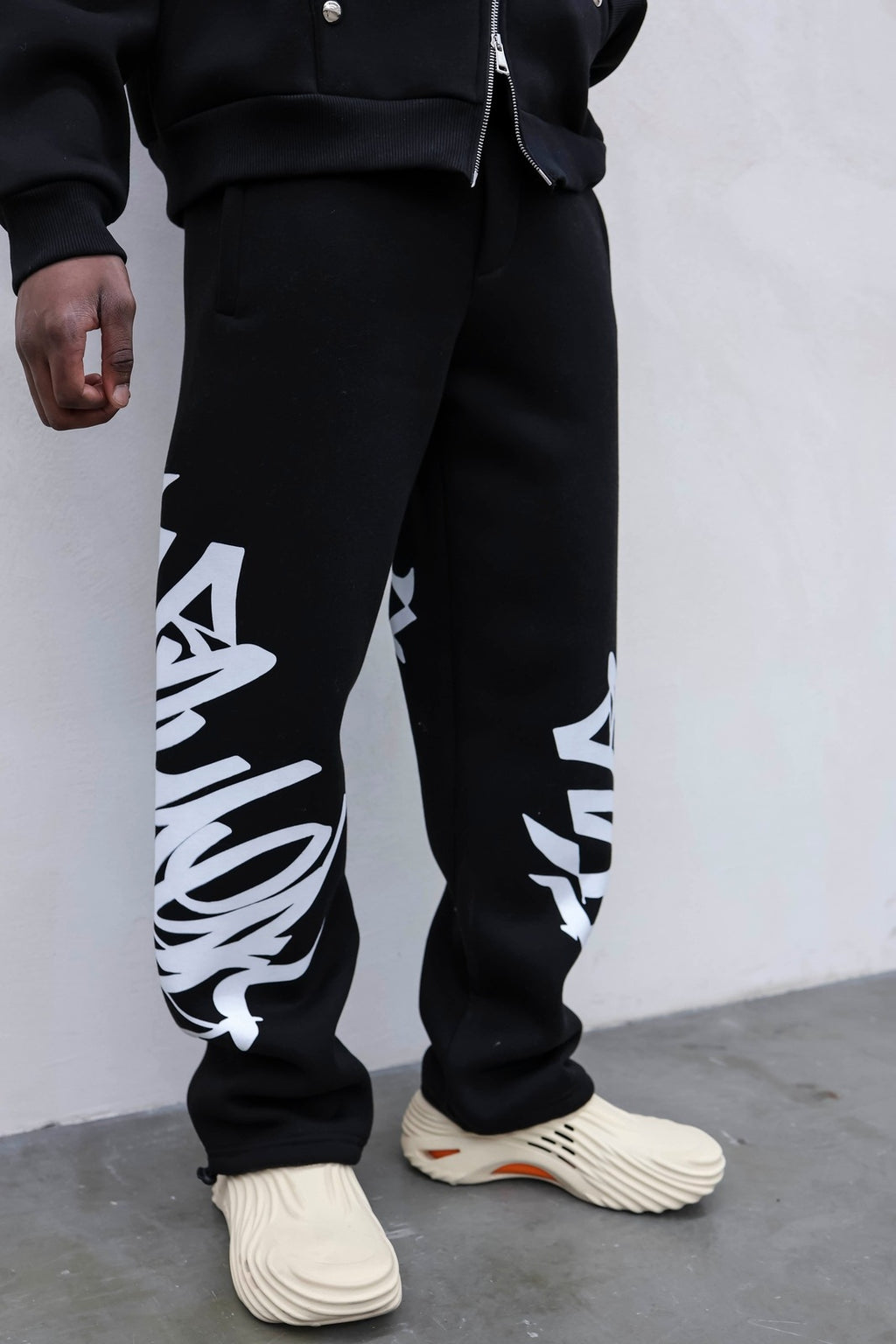 Tracksuit murales black present day