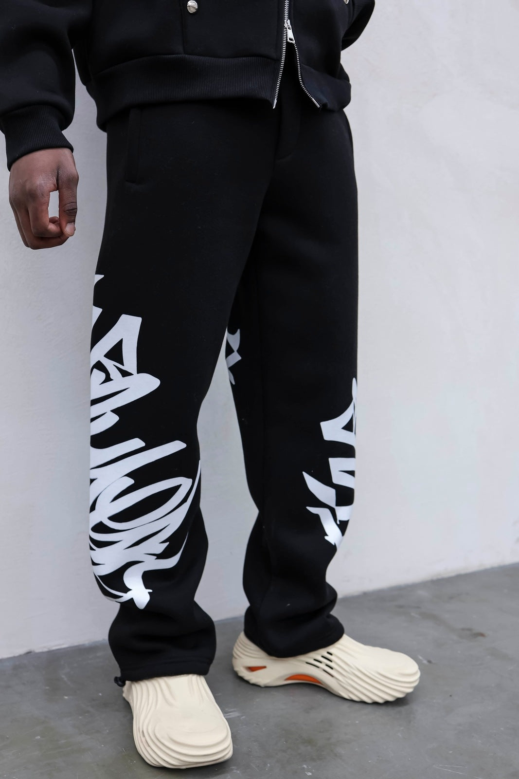 Tracksuit murales black present day