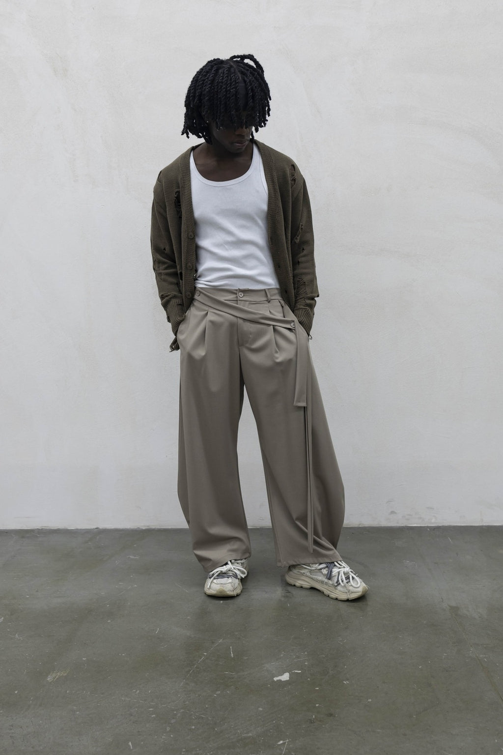 Pantaloni belt beige present day