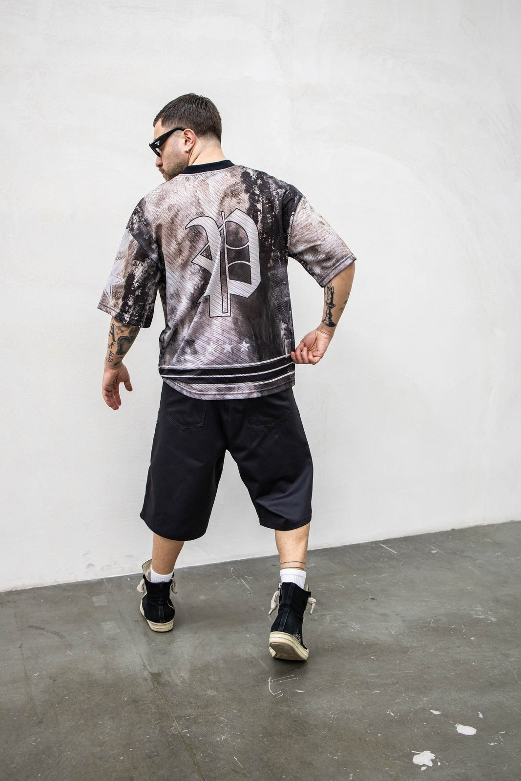 T-shirt All over black present day