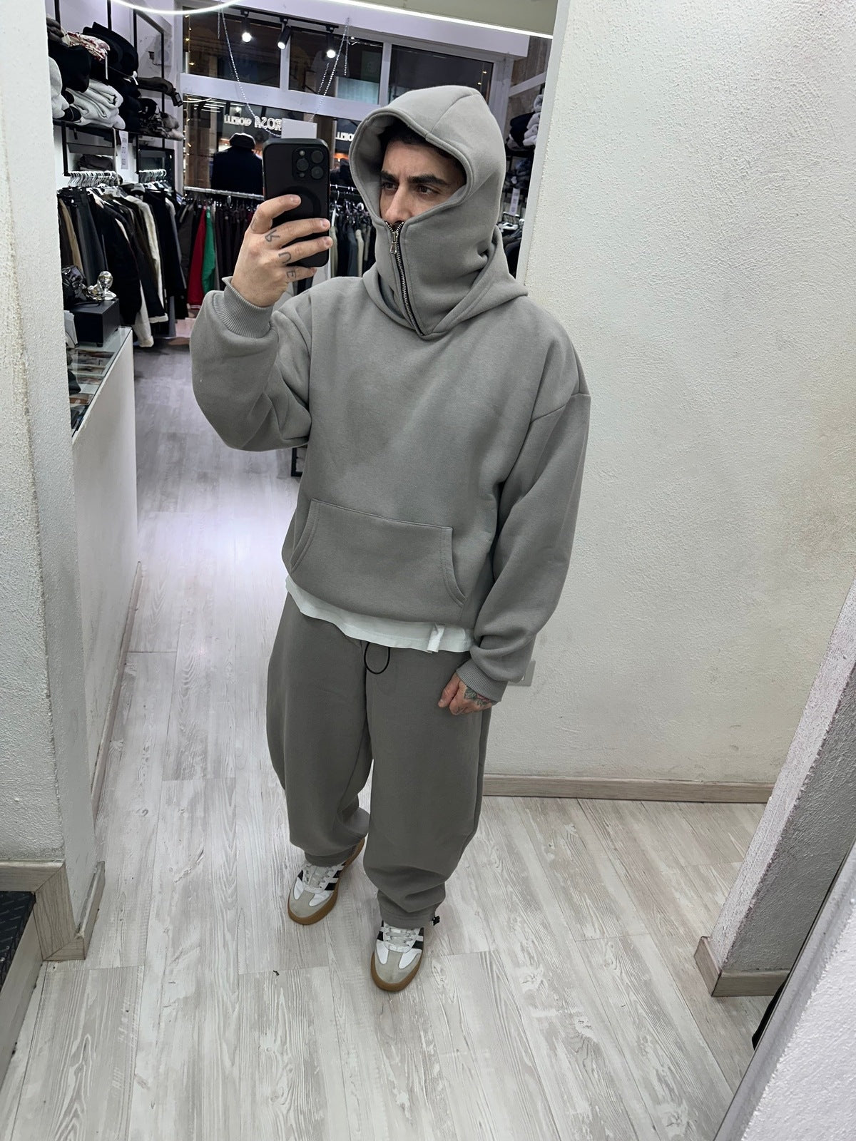 Tracksuit balaclava grigio ferro present day
