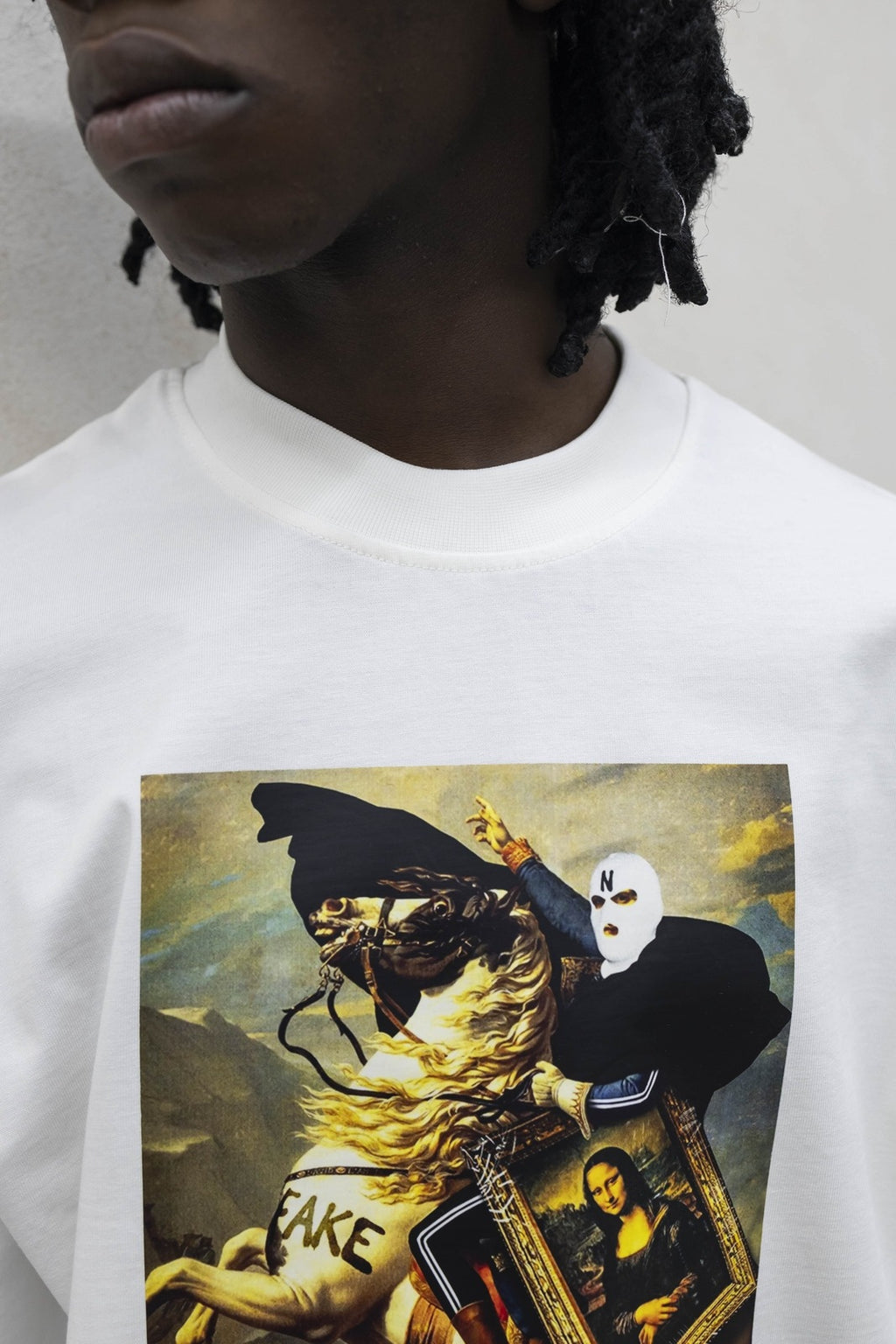 T-shirt fake white prsent day