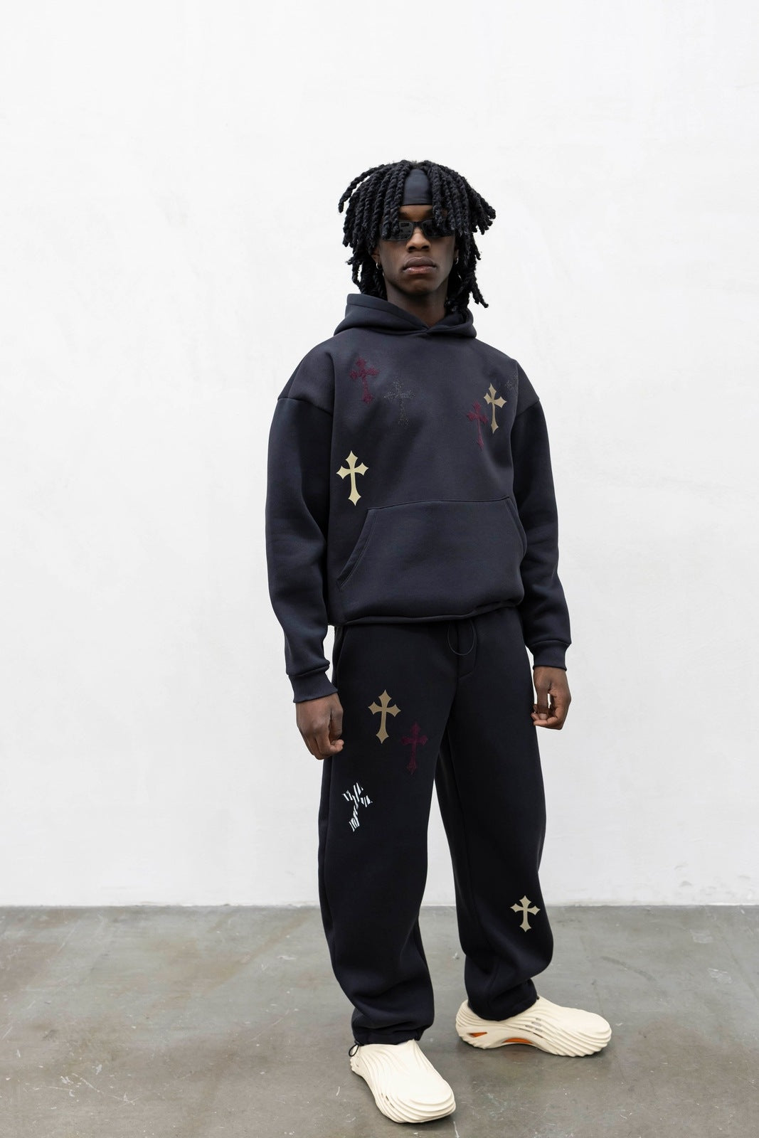 Tracksuit crosses black