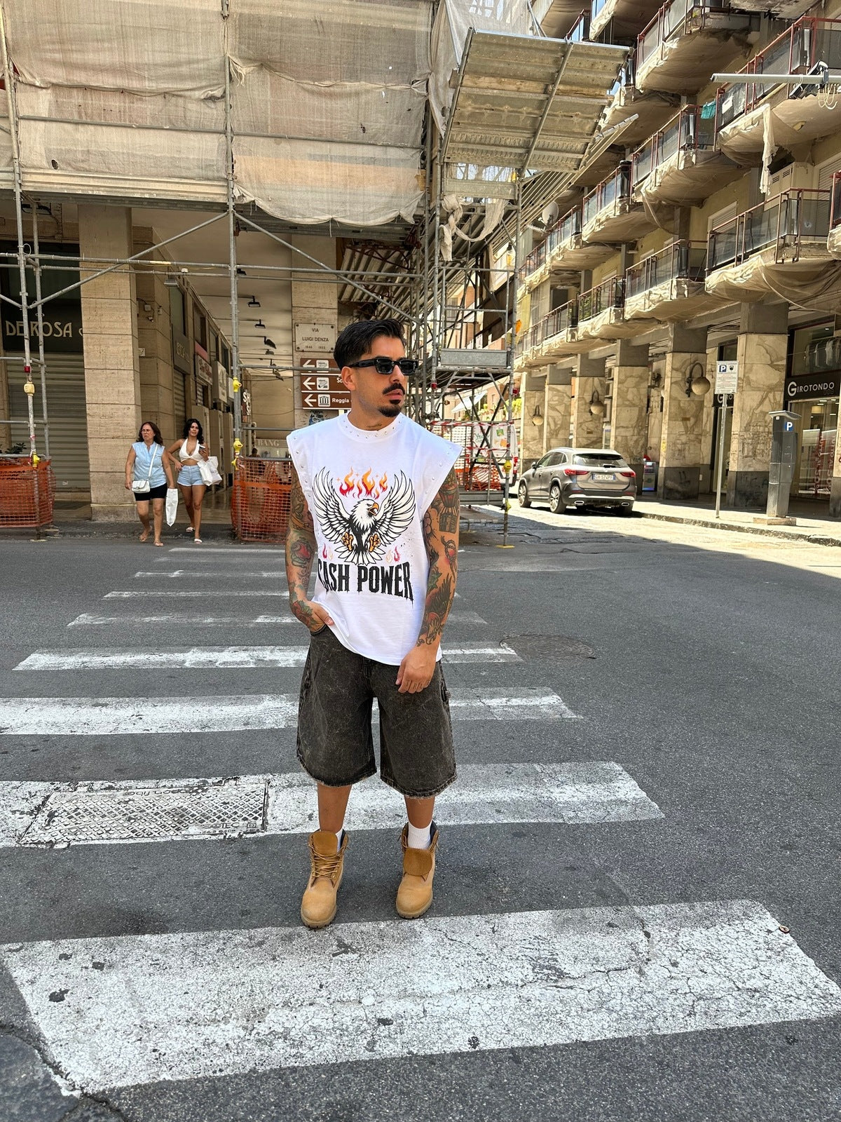 T-SHIRT