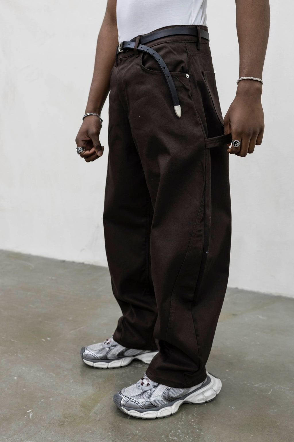 Baloon bull brown present day