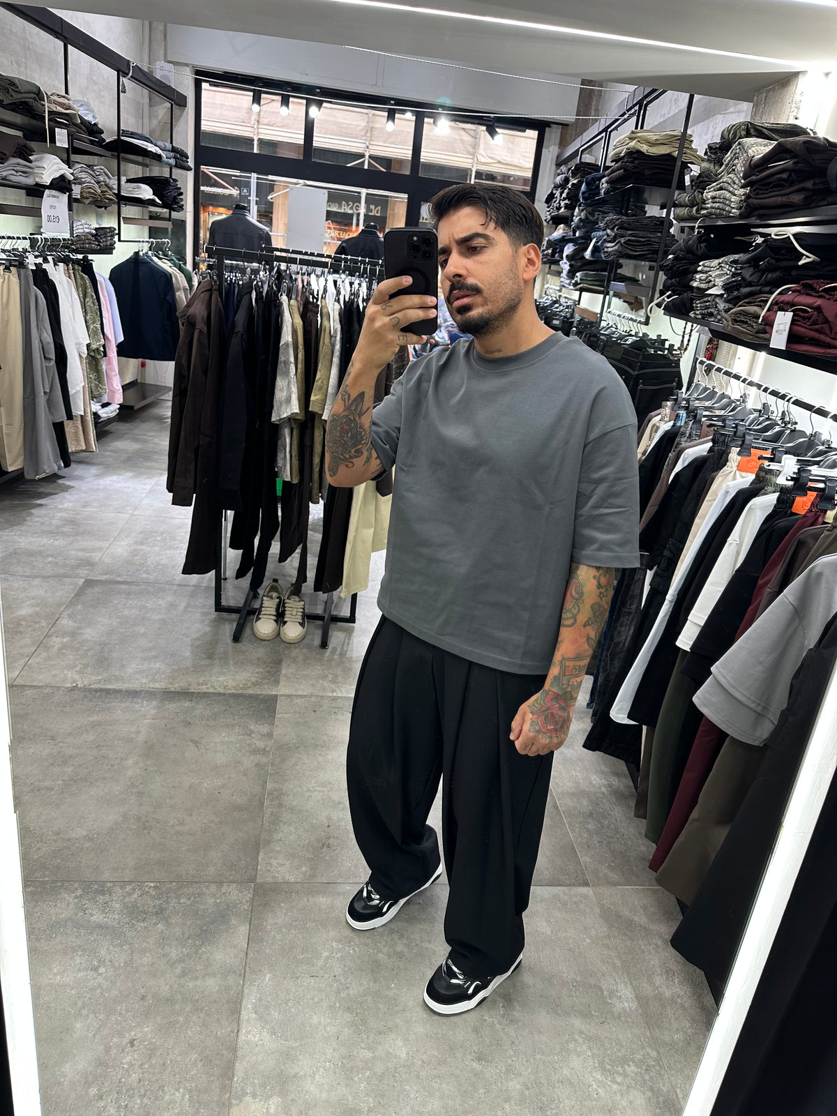Tee Crop Grey Present day