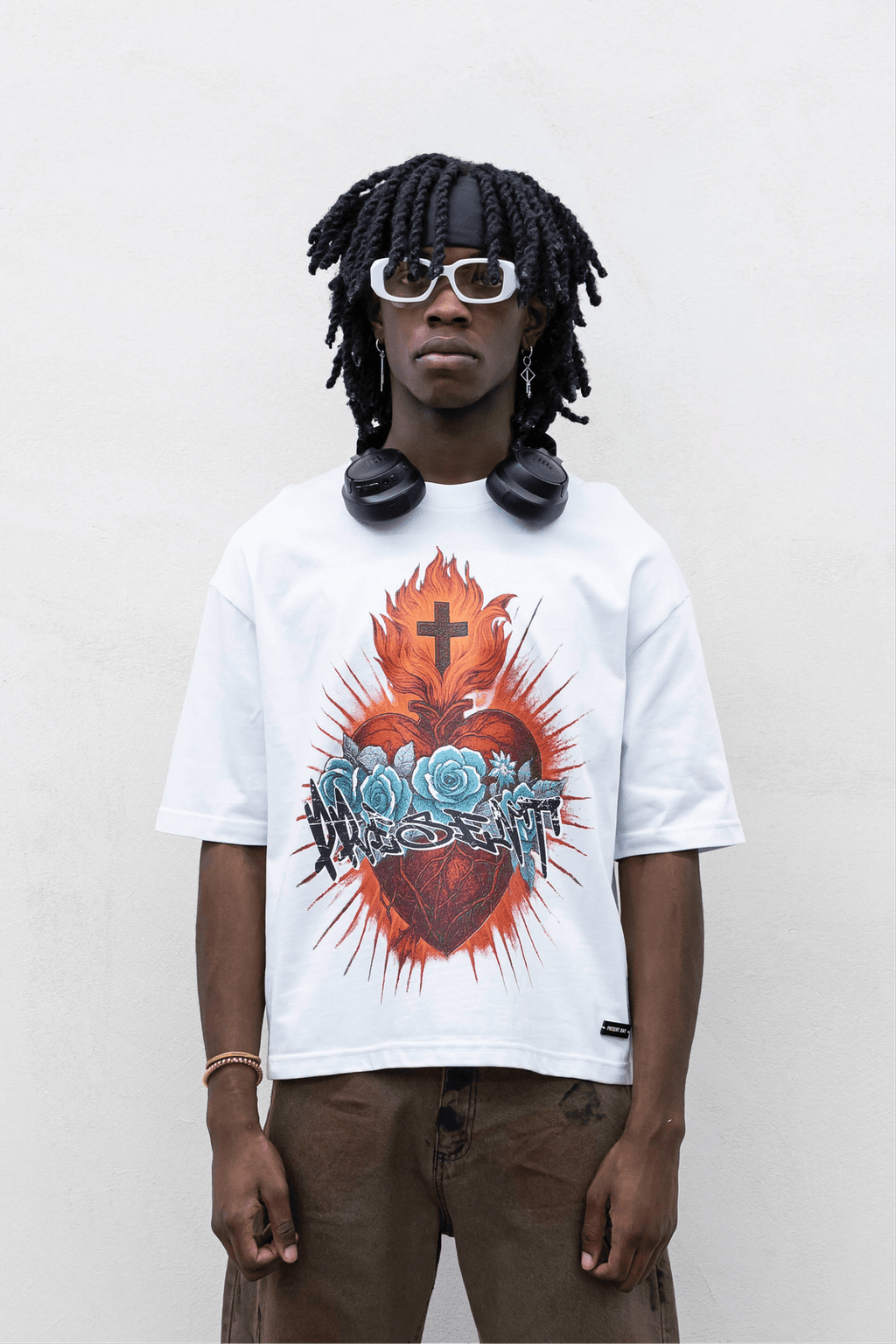 T-shirt sacred heart white present day