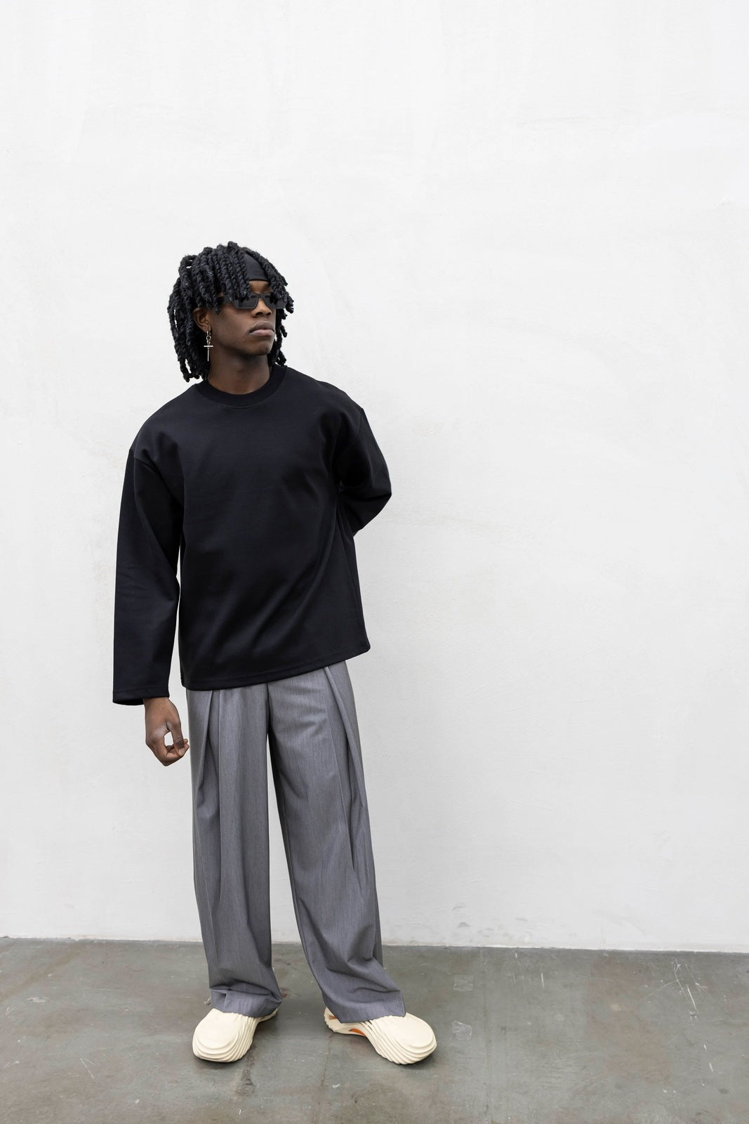 Long sleeve perfect black present day