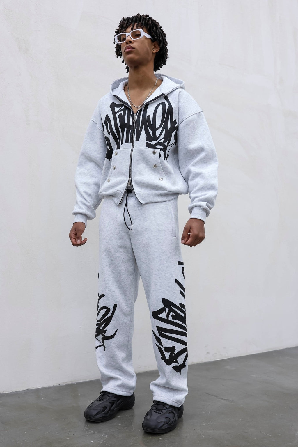 Tracksuit murales grigio nike present day