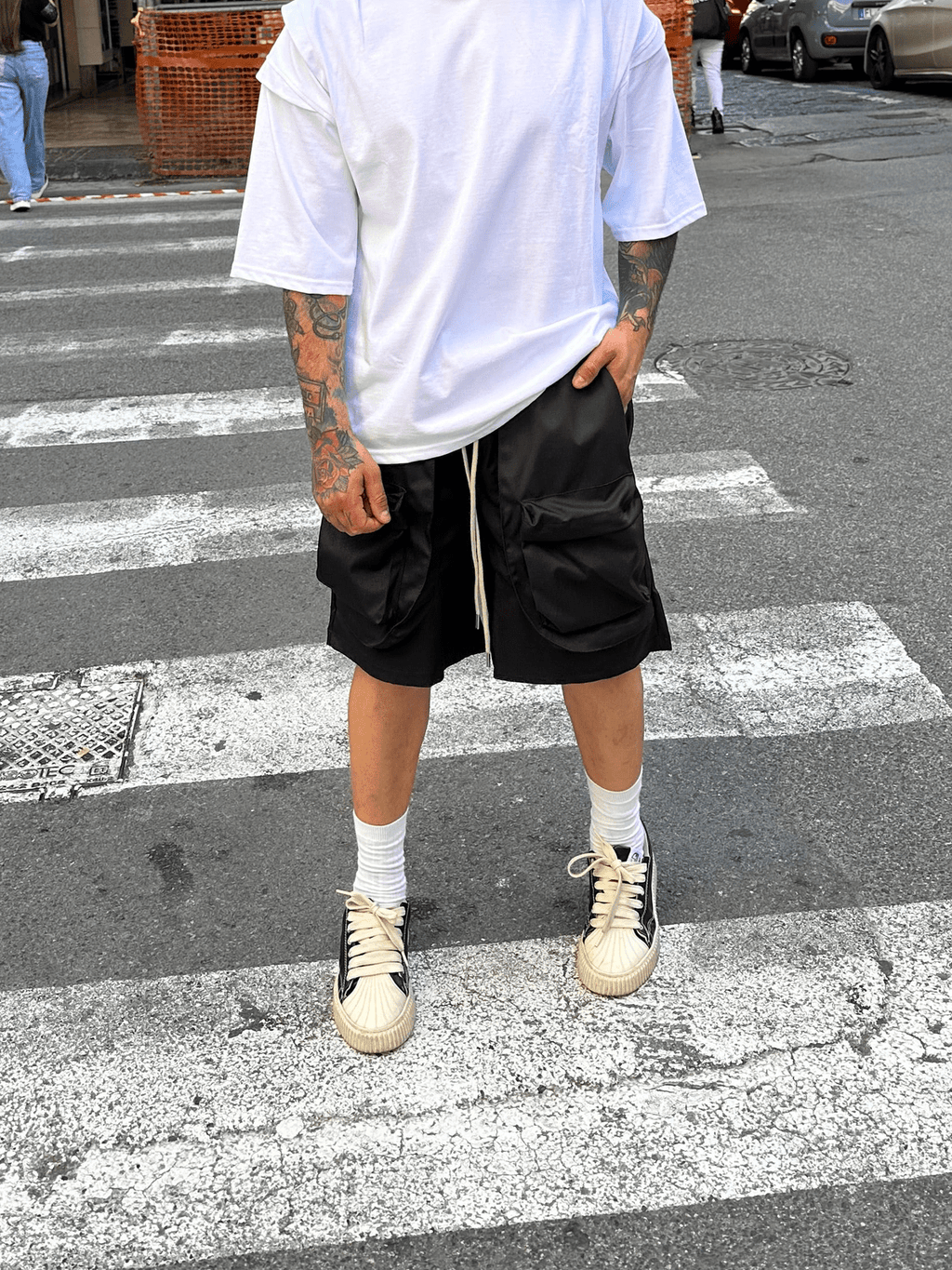 Bermuda pockets black present day