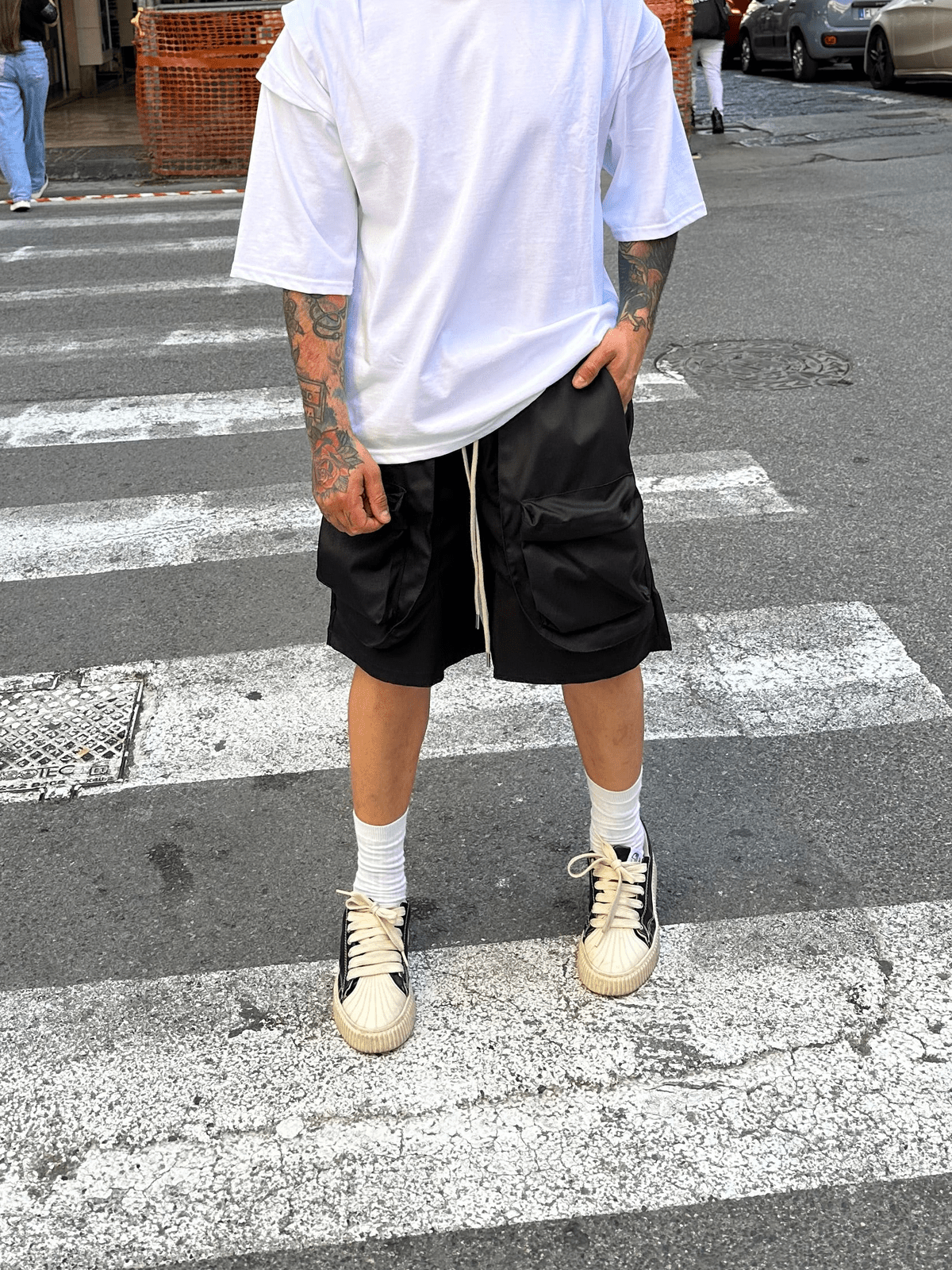 Bermuda pockets black present day