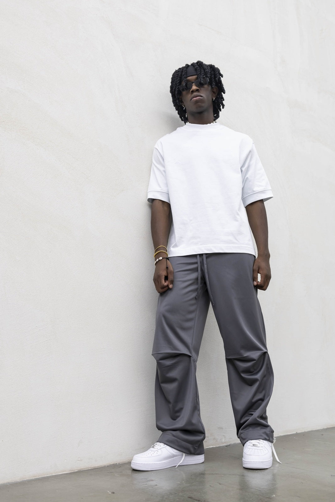 Pantatuta shiny grey present day