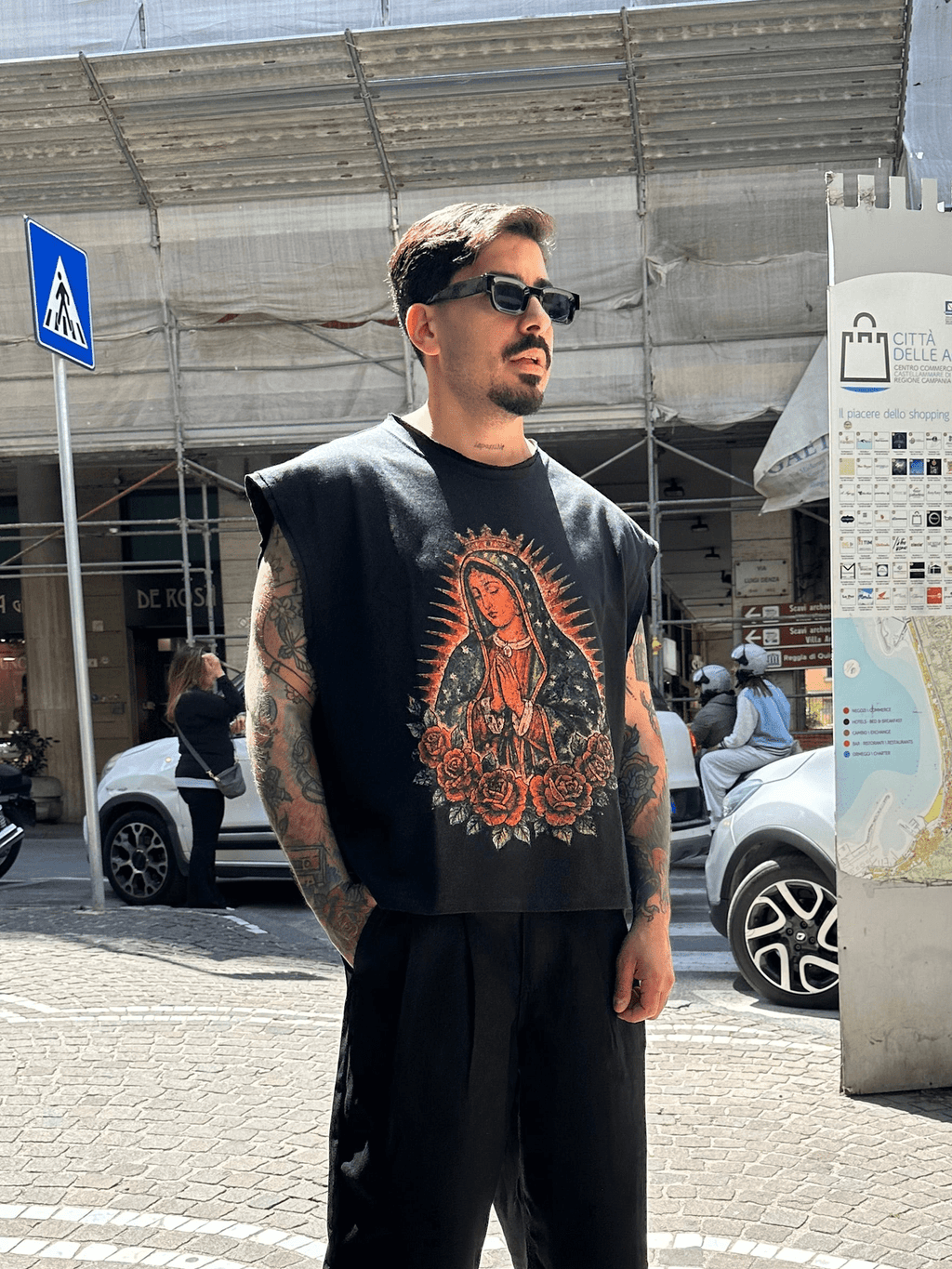 Canotta santa black Present day