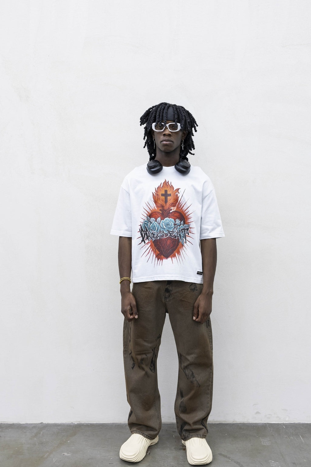 T-shirt sacred heart white present day