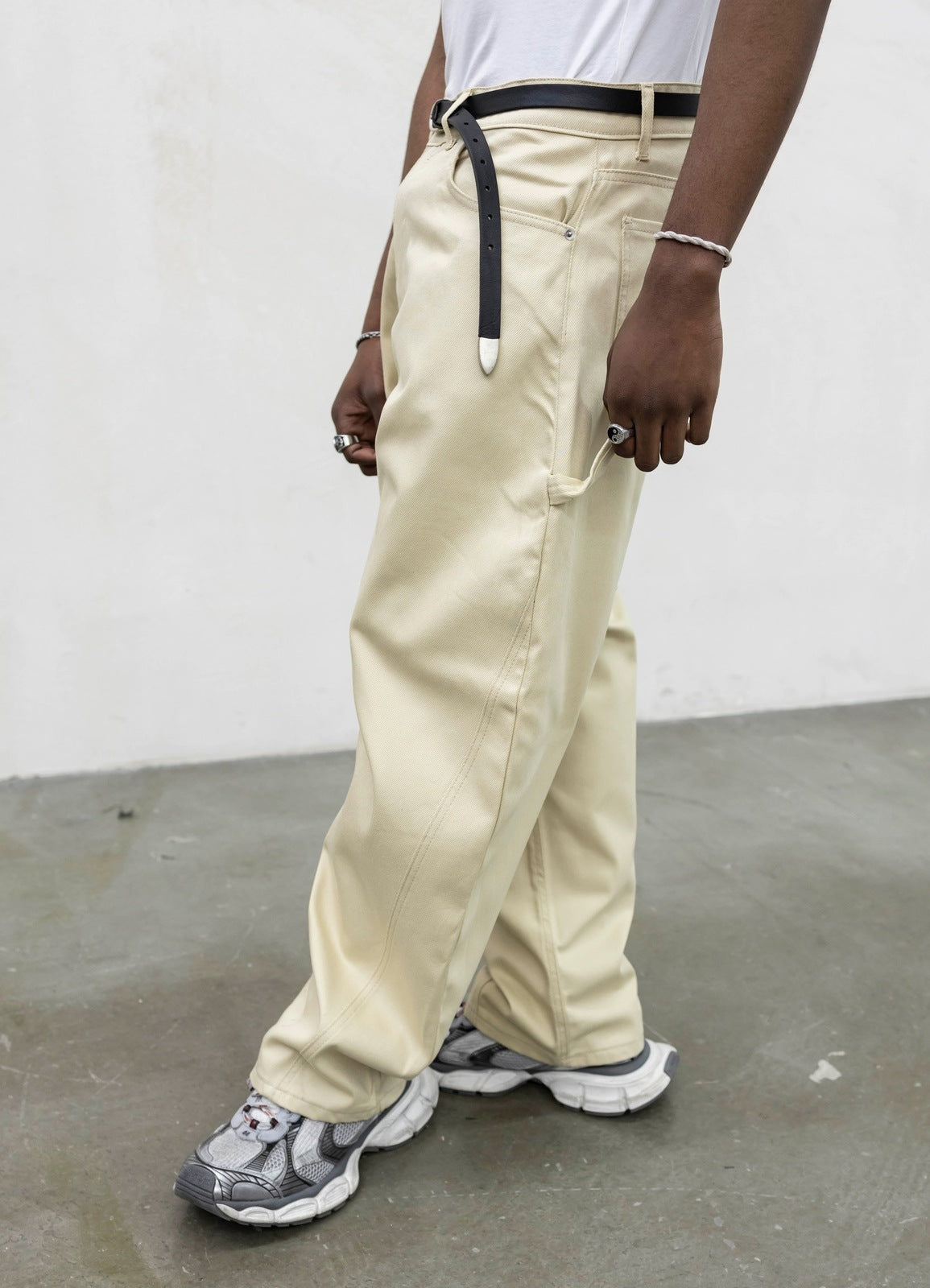 Baloon bull beige present day