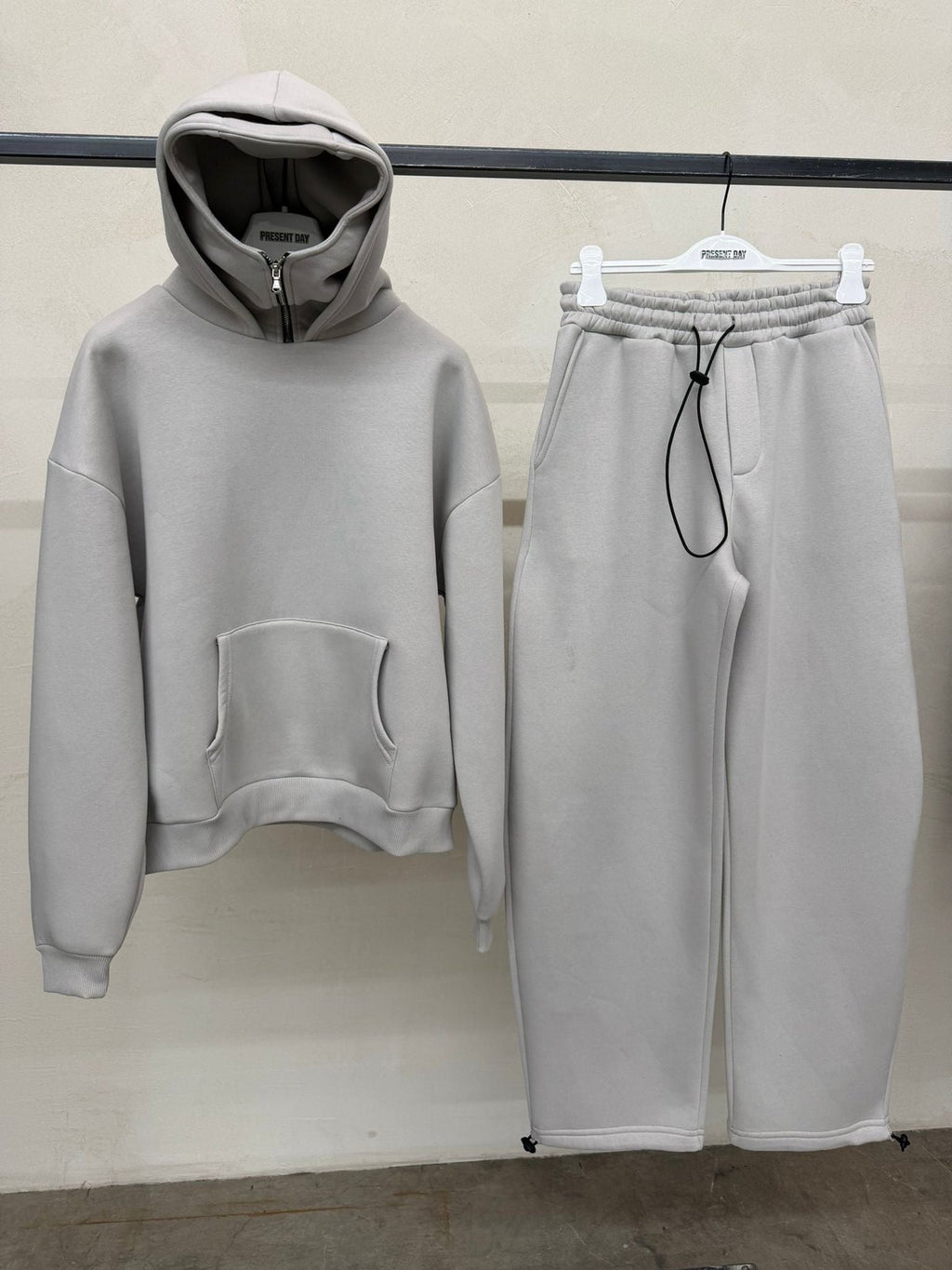 Tracksuit balaclava inox present day