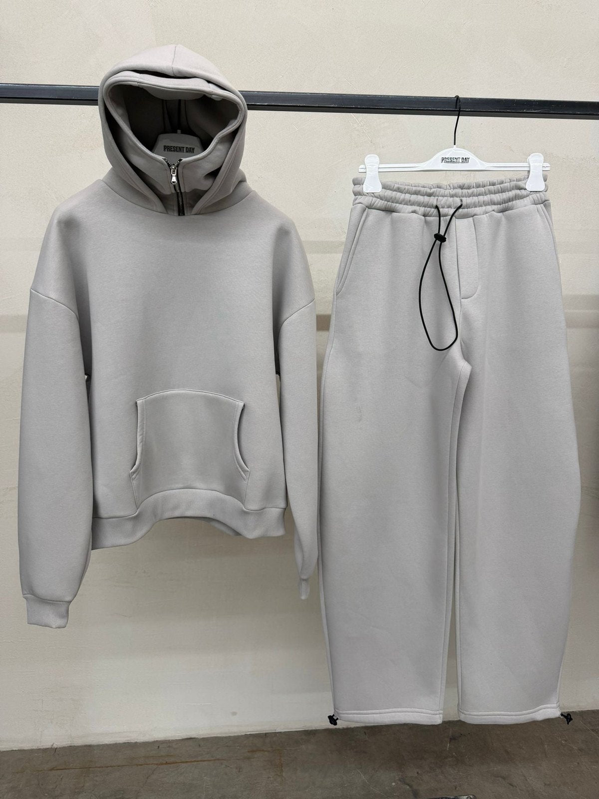Tracksuit balaclava inox present day