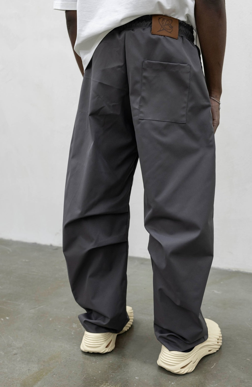 Panta baloon tech grey present day