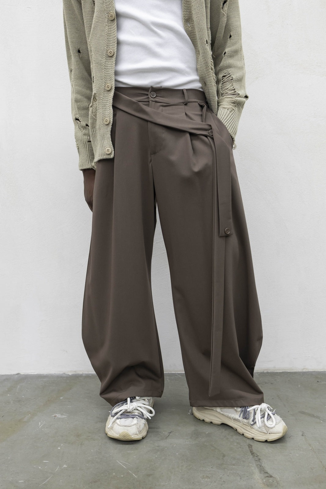 Pantaloni belt brown present day