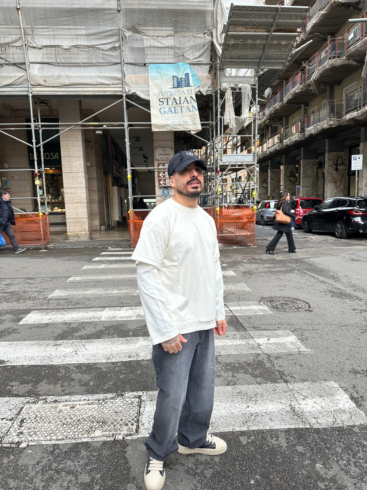 Long sleeve white minimal