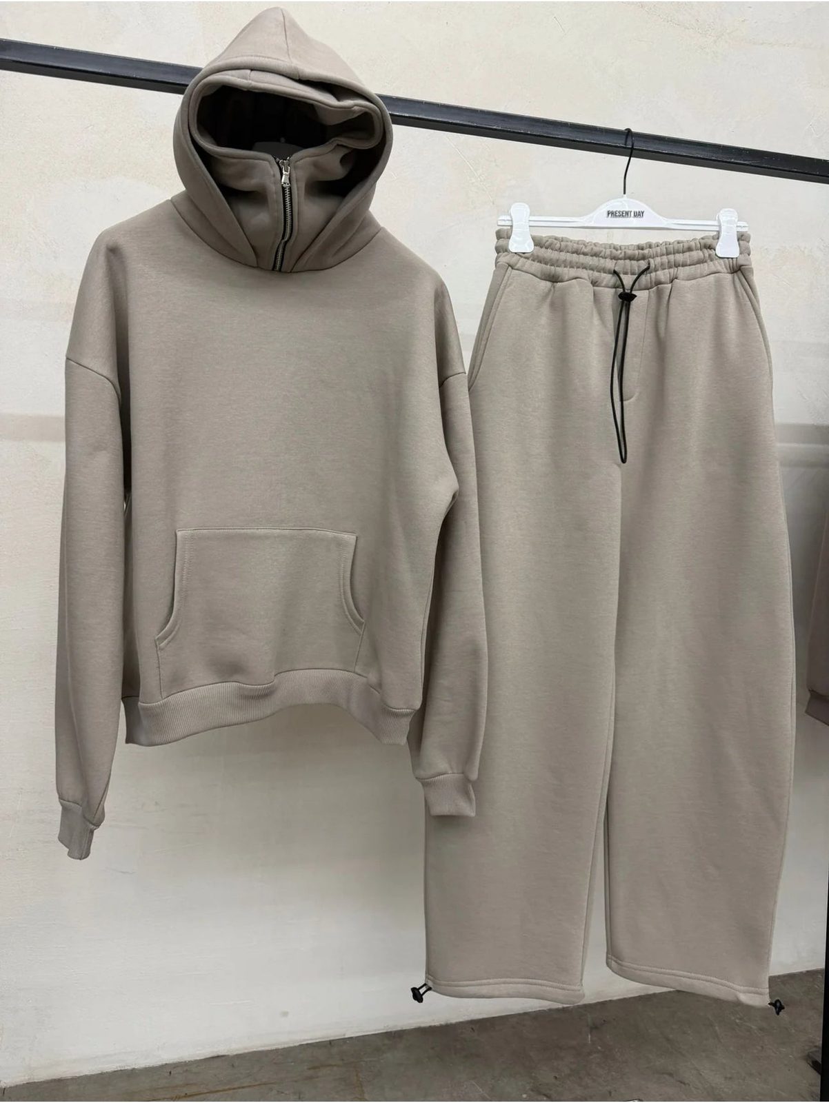 Tracksuit balaclava sabbia present day