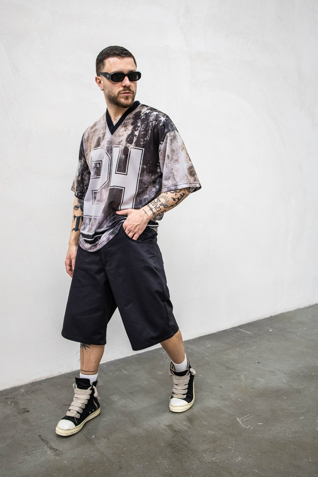 T-shirt All over black present day