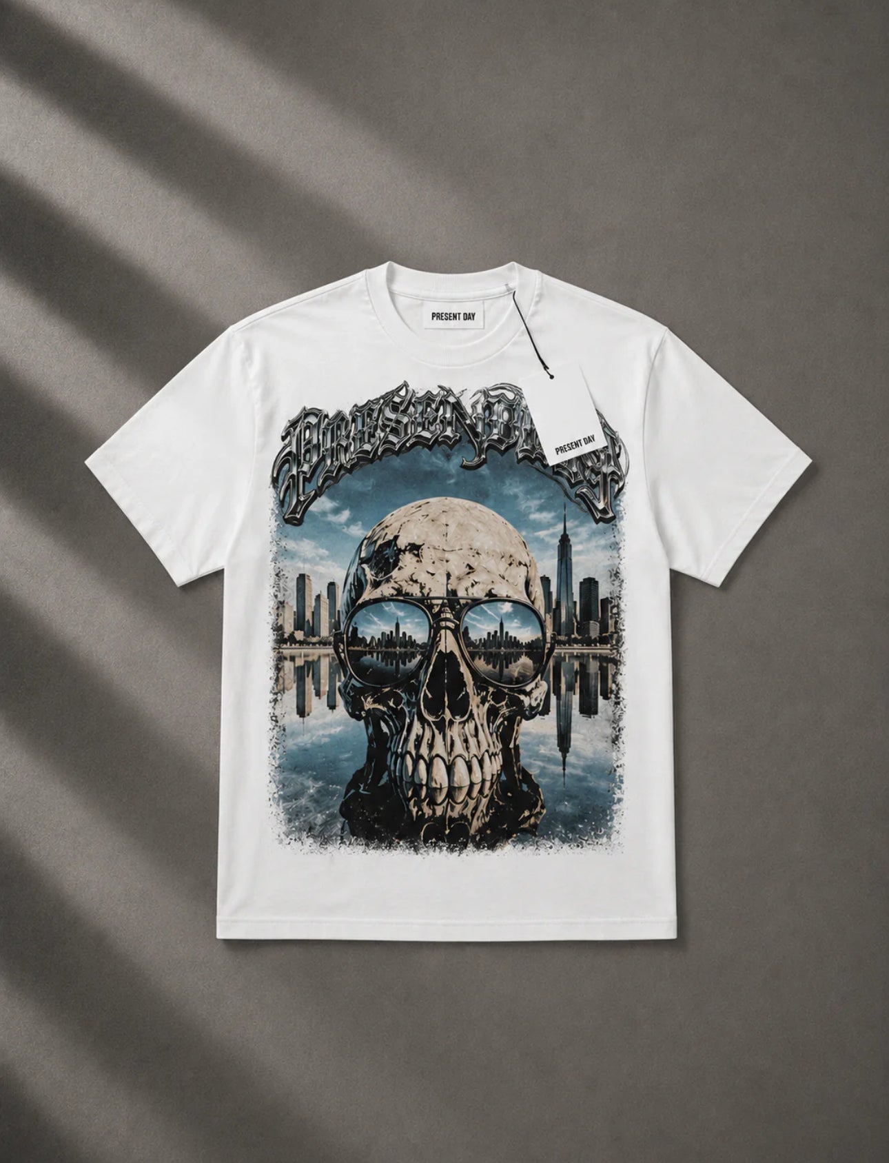Tee compact skull white Present day