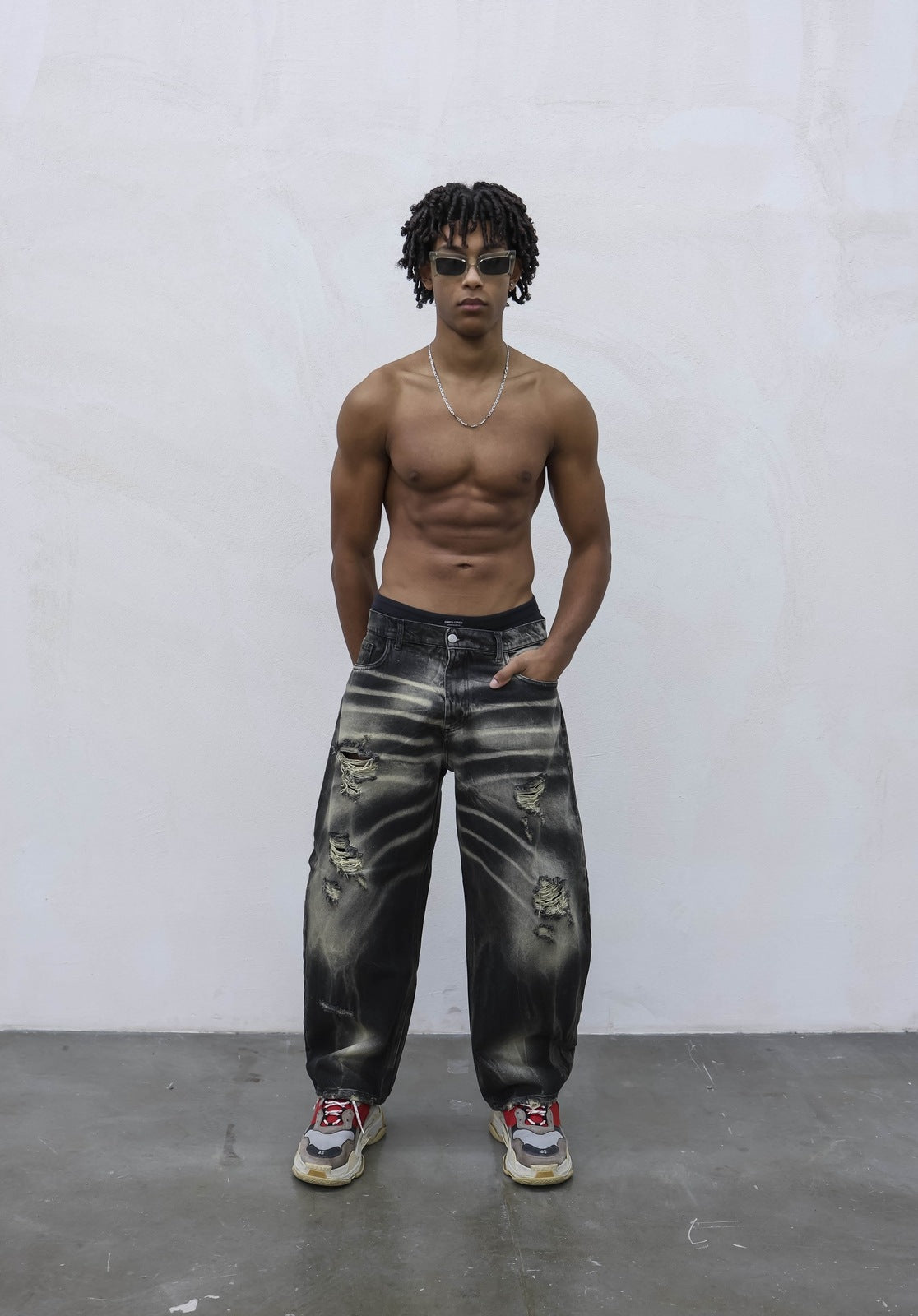 Denim baloon black sand present day