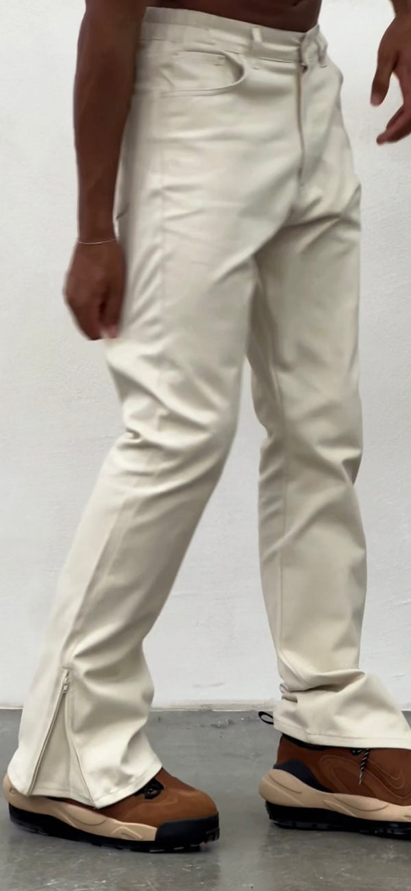 Pantaloni flare