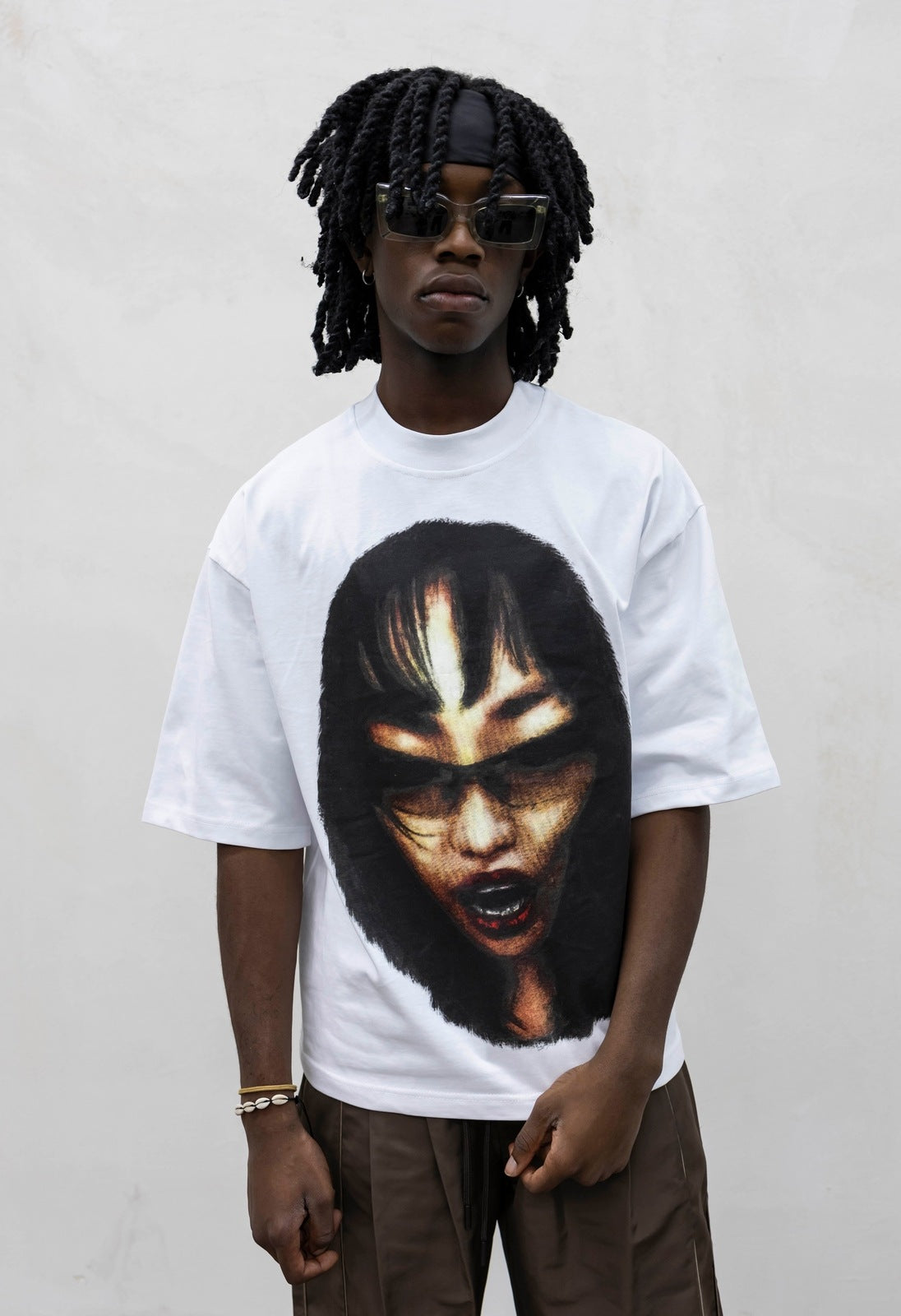 T-shirt face white present day