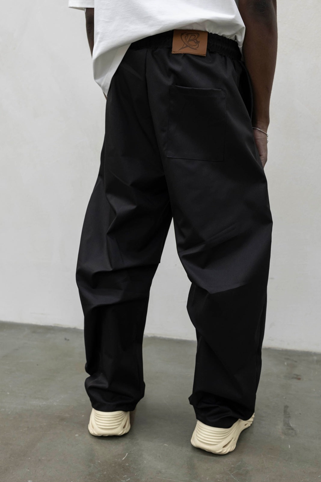 Panta baloon teck black present day