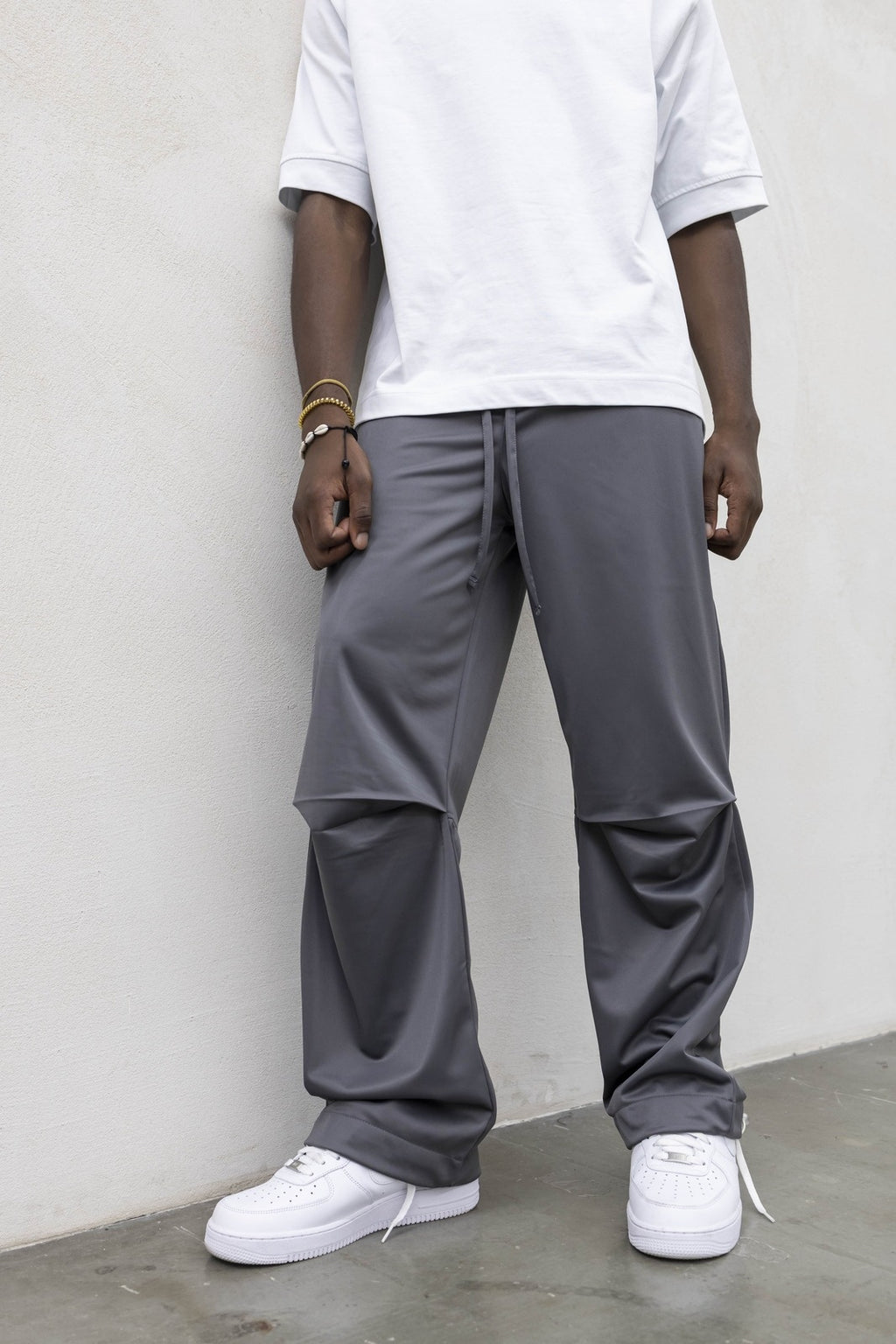 Pantatuta shiny grey present day