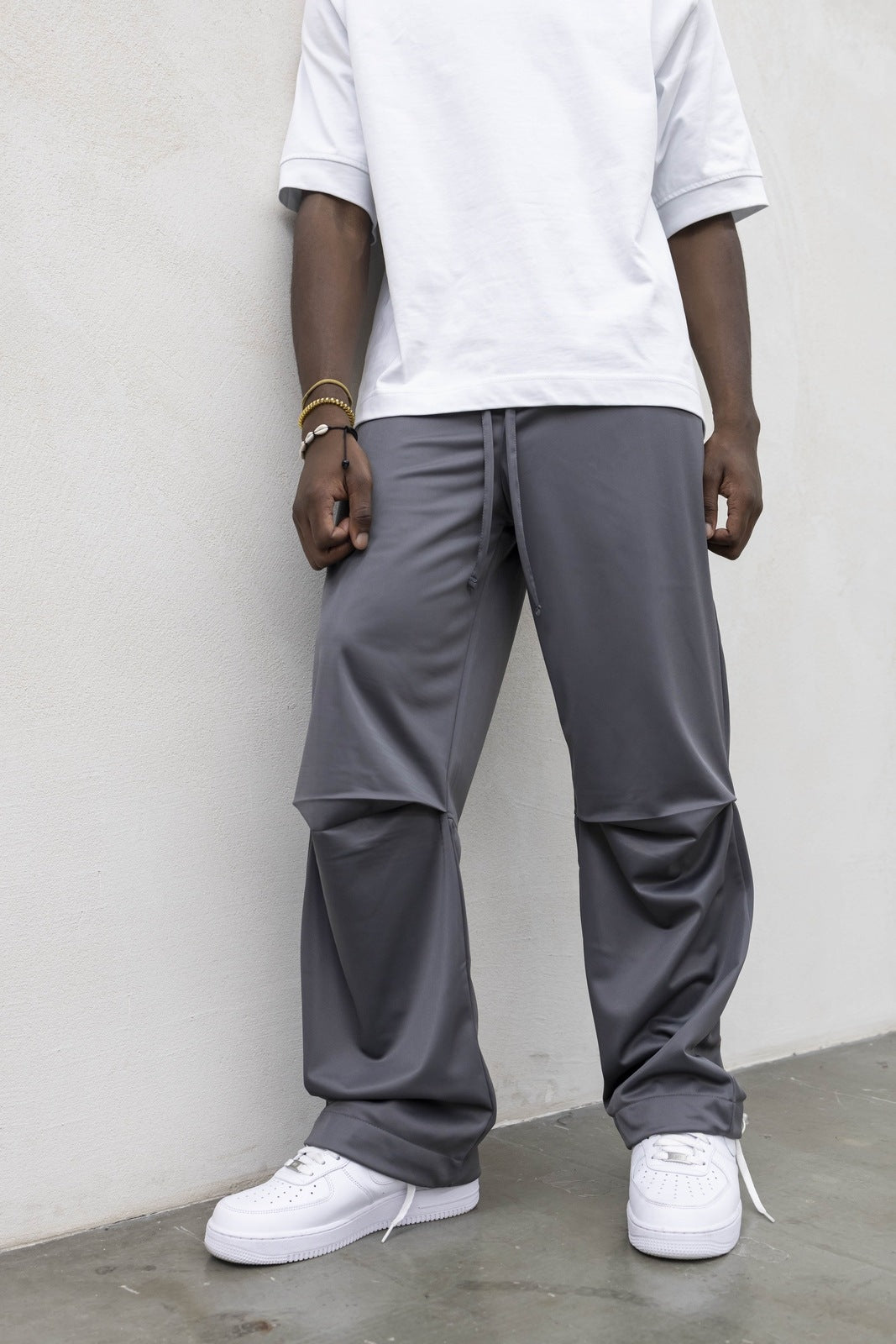 Pantatuta shiny grey present day