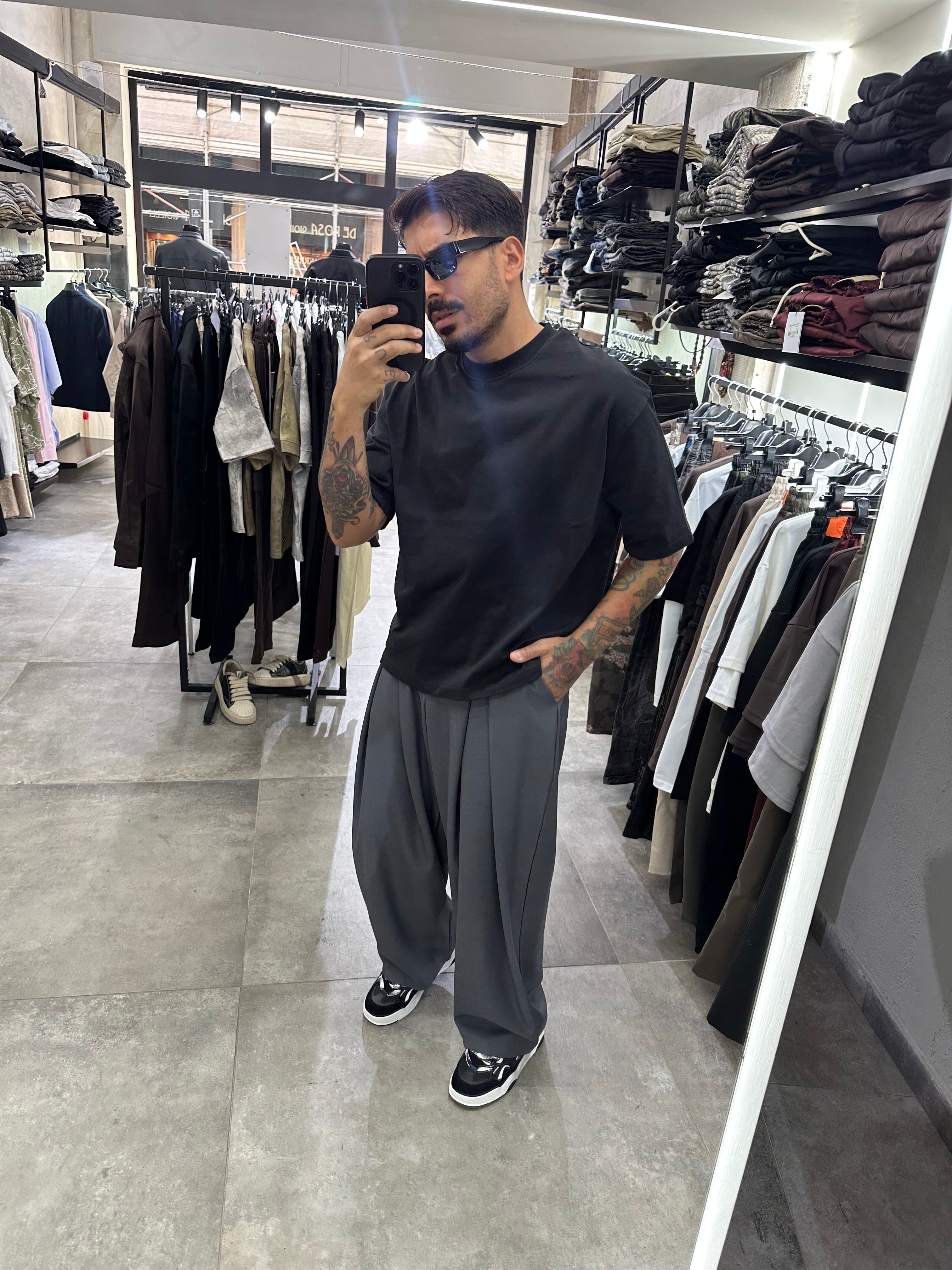 Tee Crop black Present day