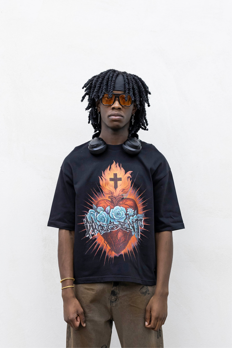 T-shirt sacred heart black present day
