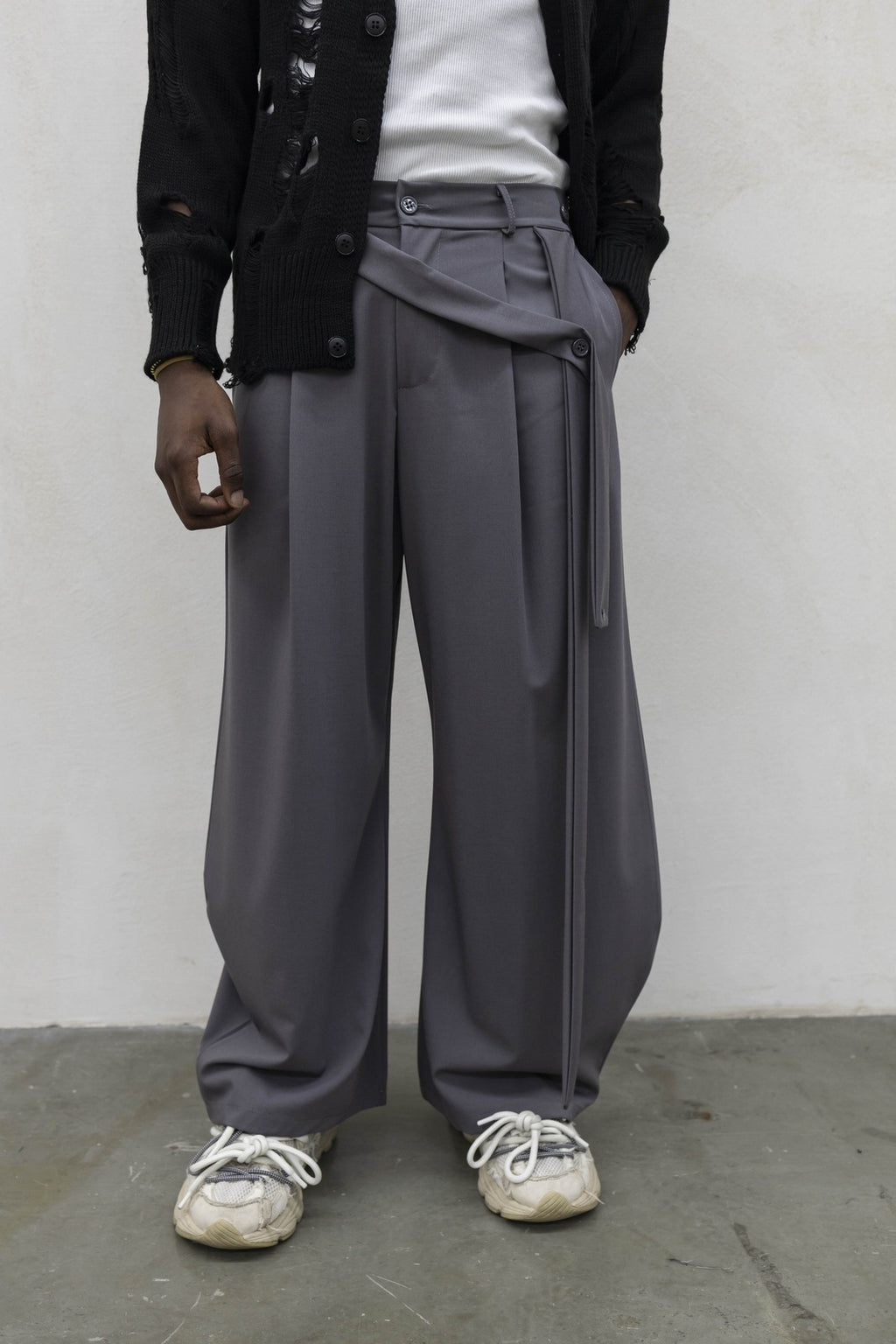 Pantaloni belt grey present day