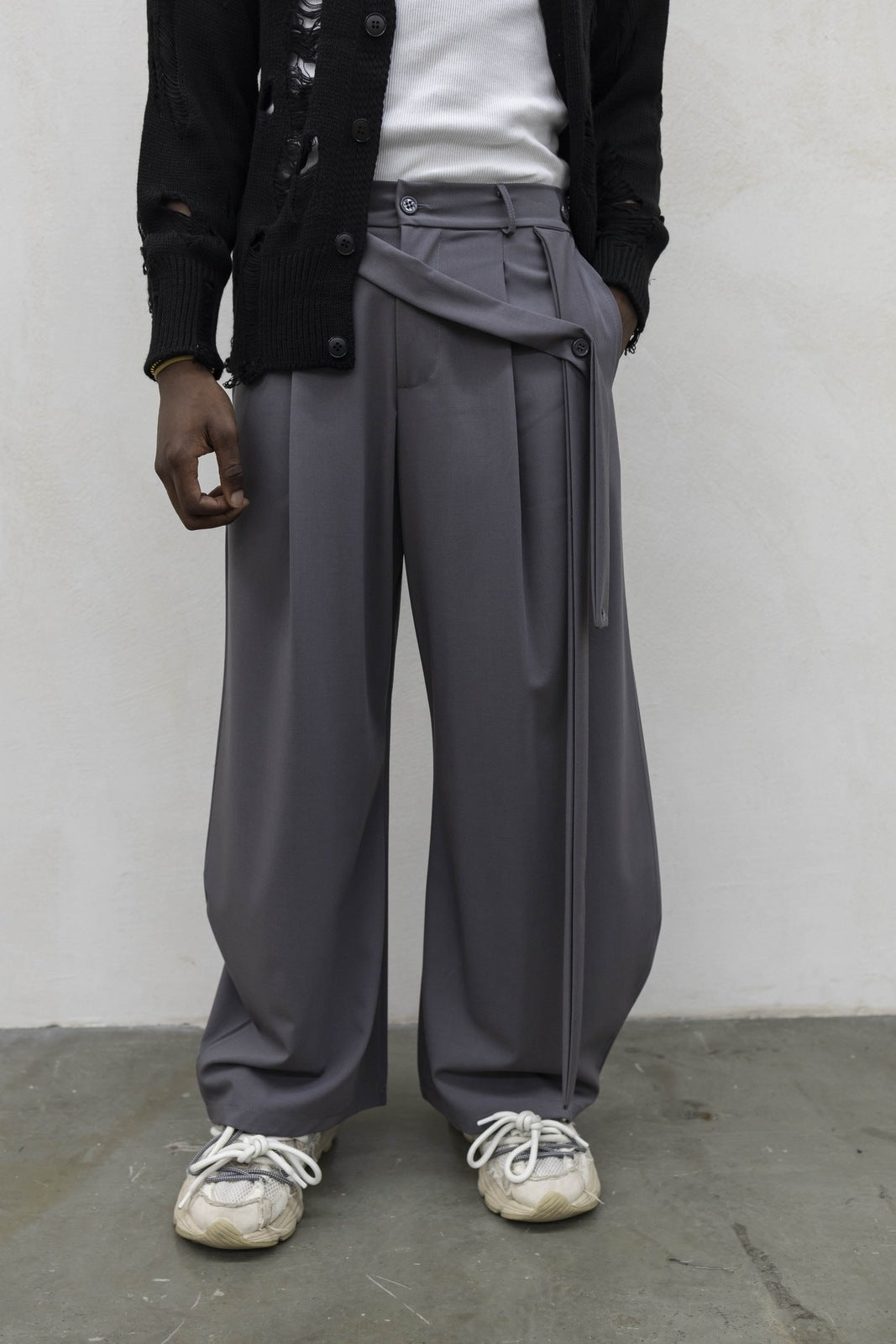 Pantaloni belt grey present day