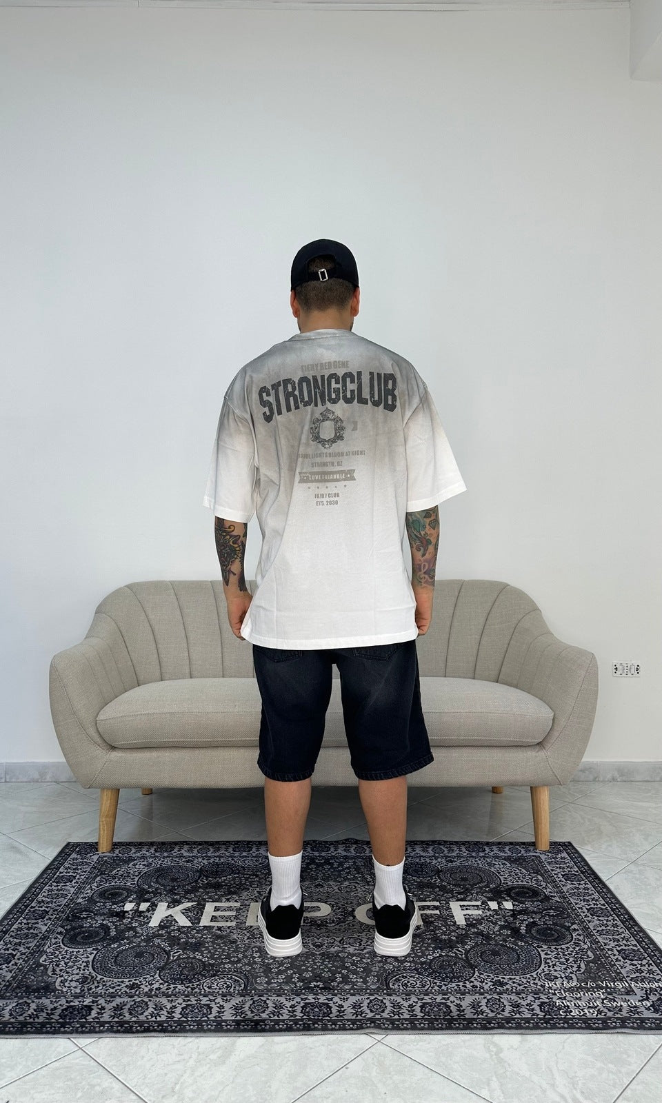 T-shirt strong white