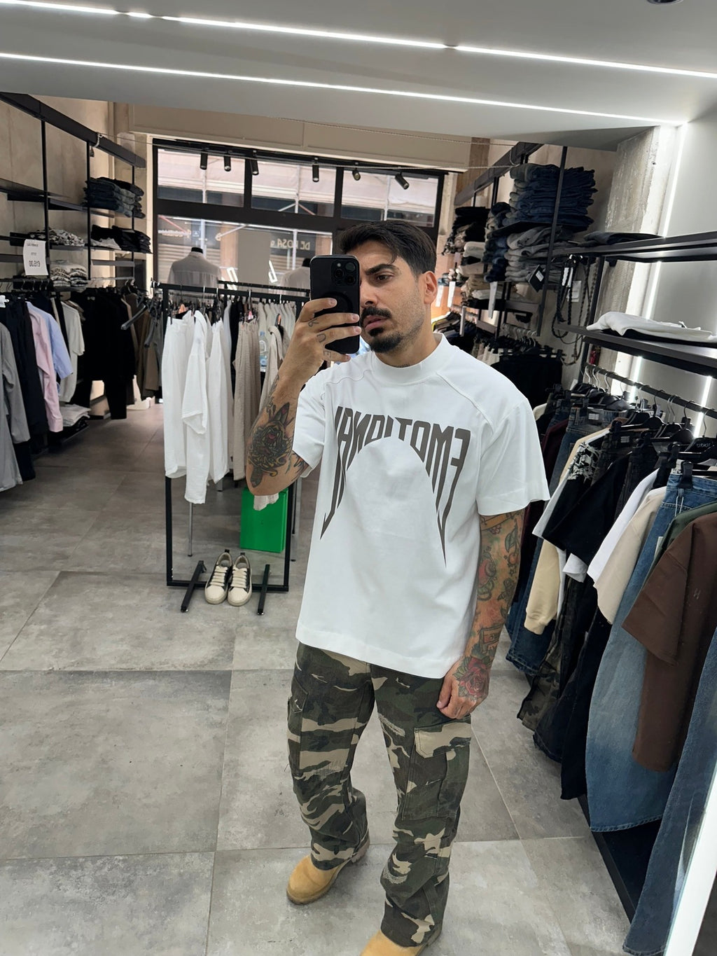 T-shirt emotional white