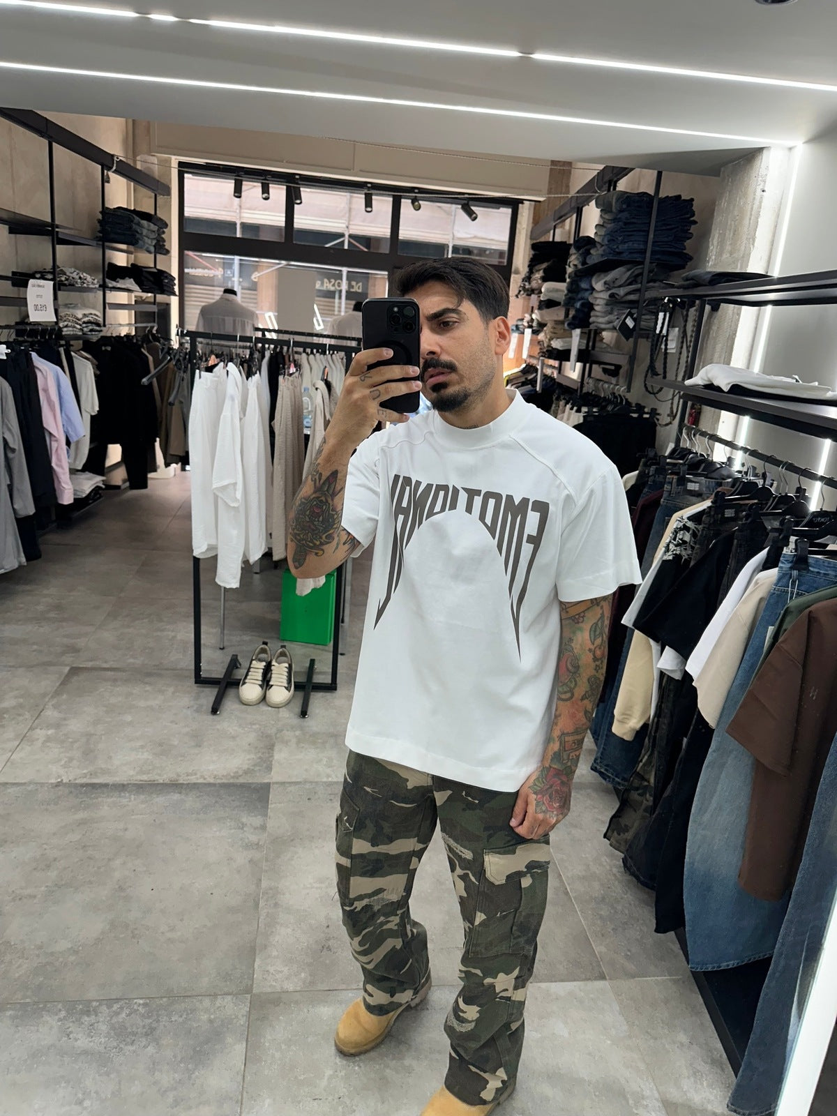 T-shirt emotional white