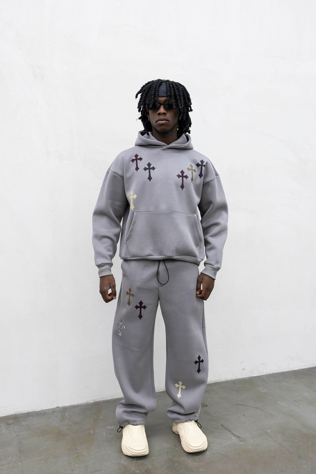 Tracksuit crosses grey