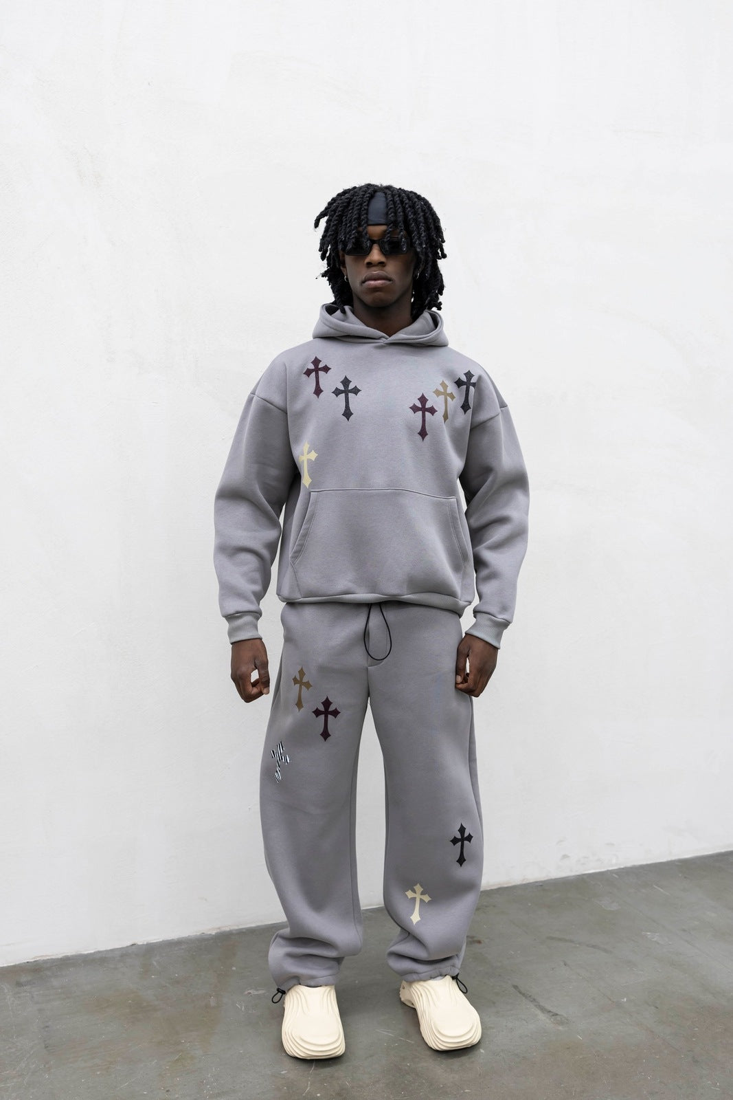 Tracksuit crosses grey