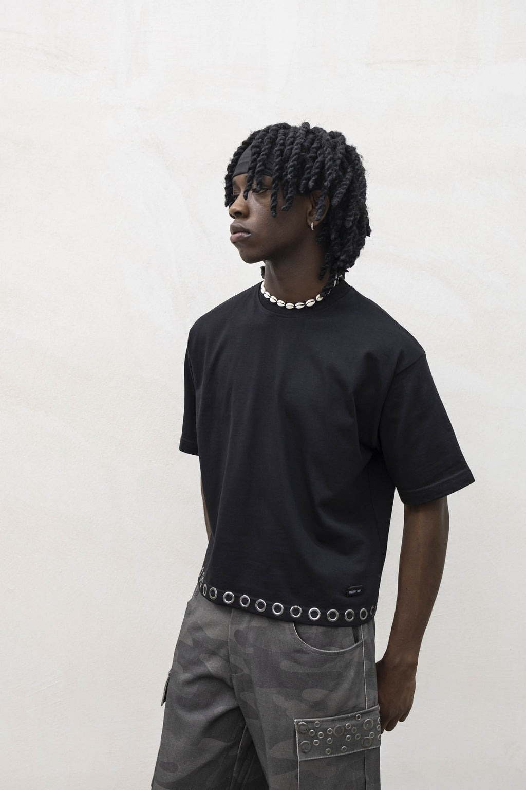 T-Shirt Crop Borchie Black Present Day