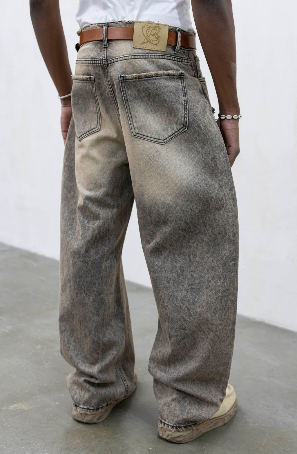 Denim baloon wash sand present day