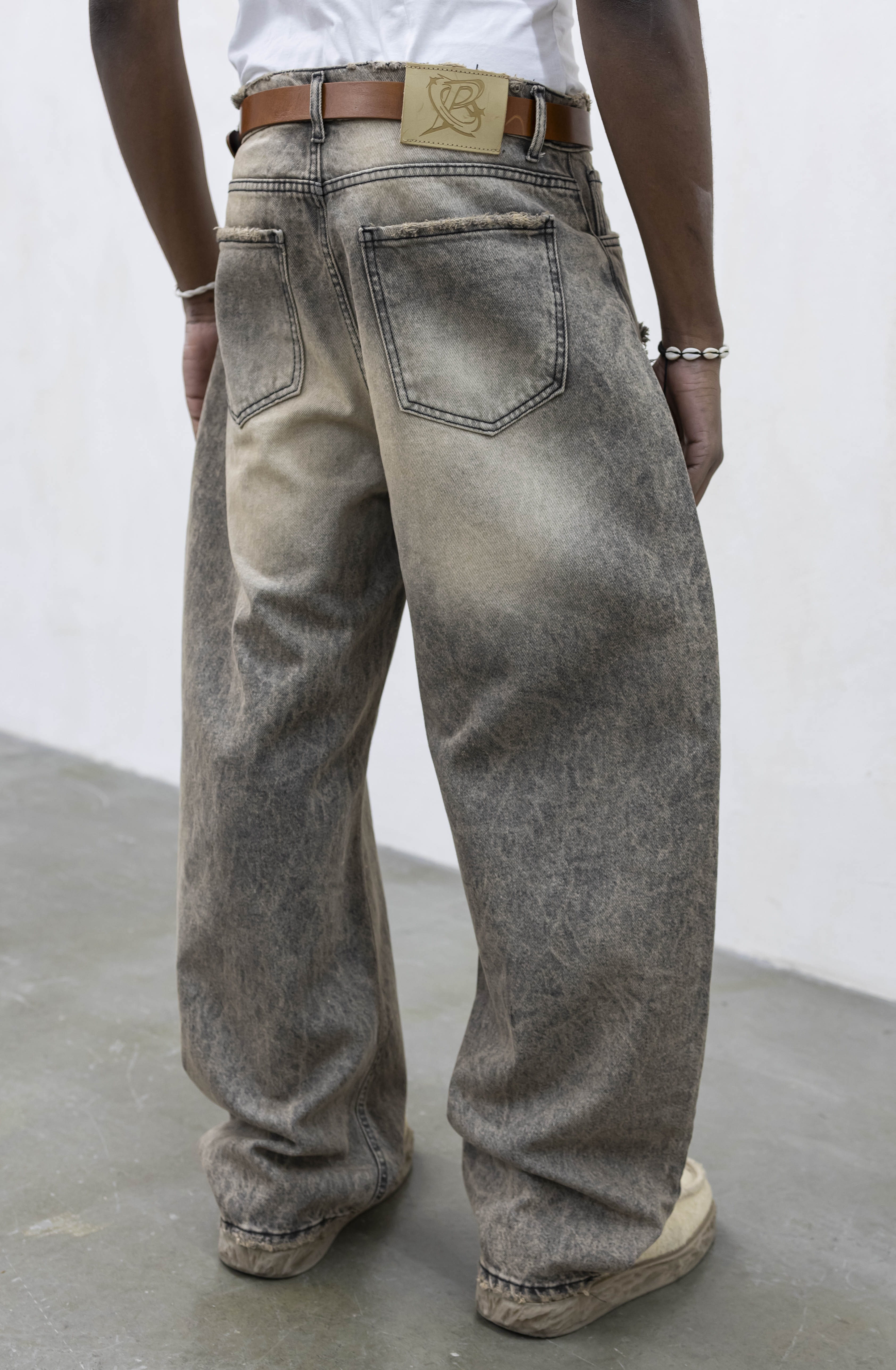 Denim baloon wash sand present day