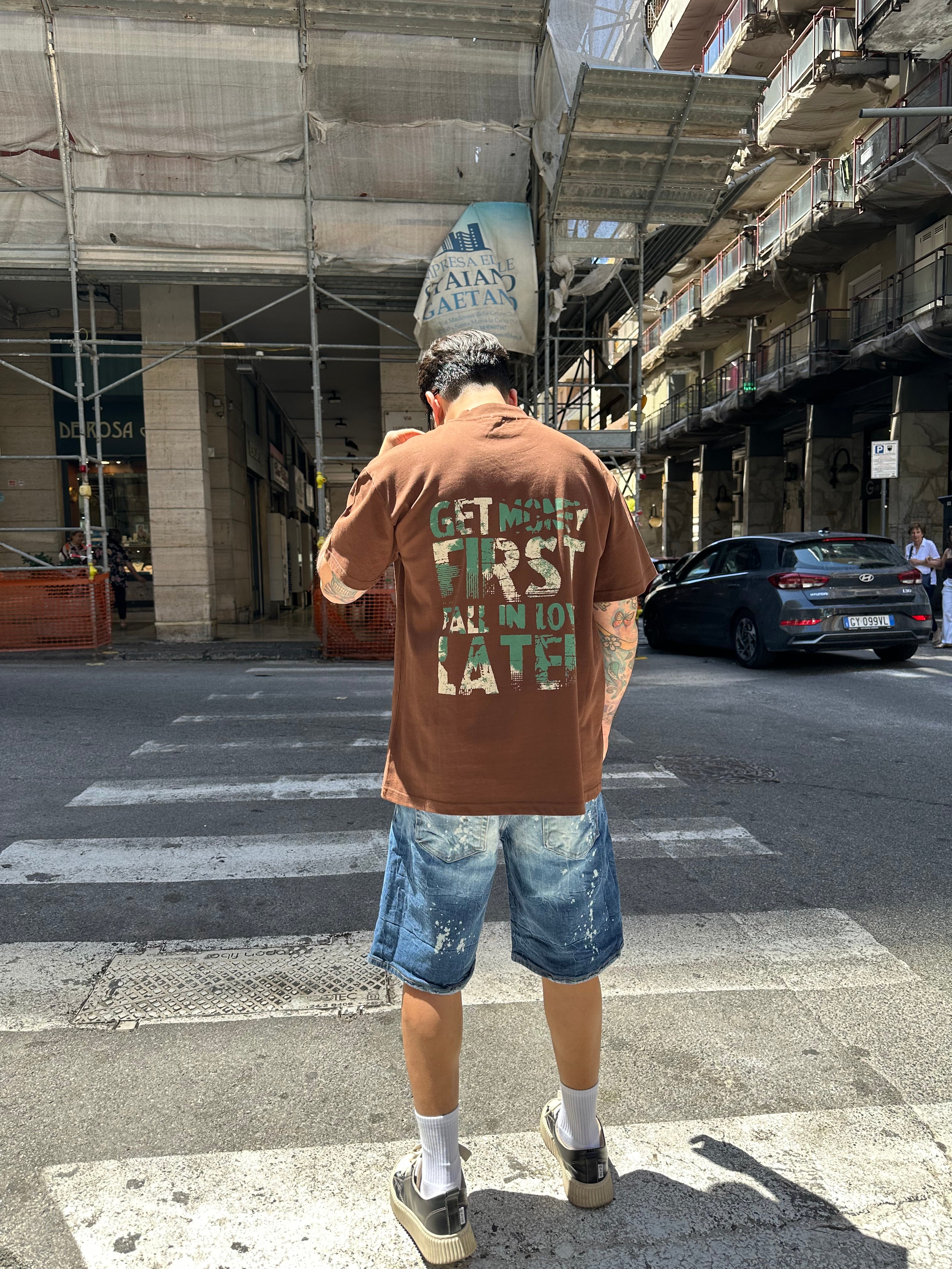 T-shirt premium money brown