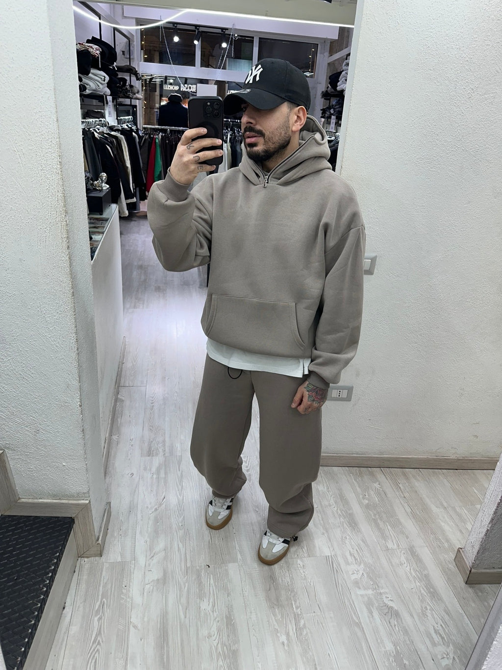 Tracksuit balaclava sabbia present day