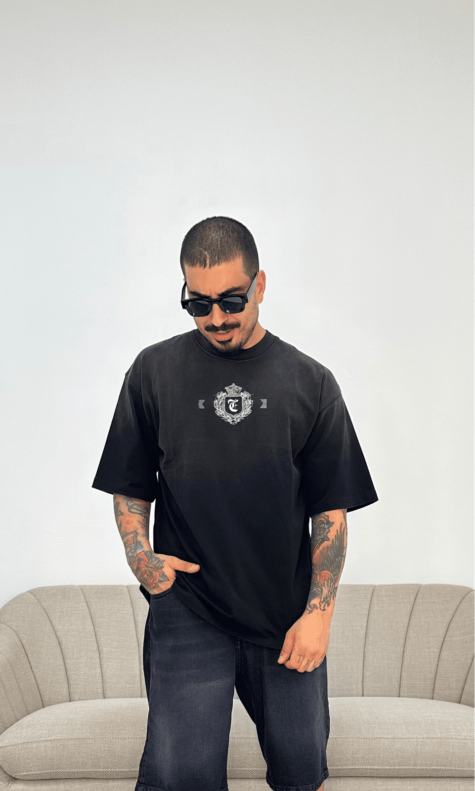 T-shirt strong black