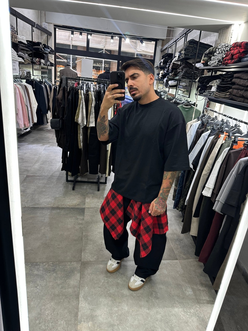 Tee rival P.milano black Present day